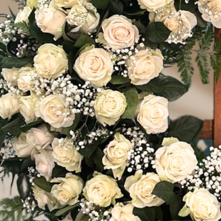 Corona de Rosas Blancas